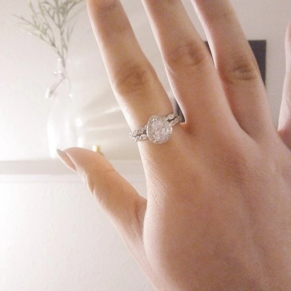 Silver 🎅 Teardrop Ring Set with Band - Picture 2 of 4